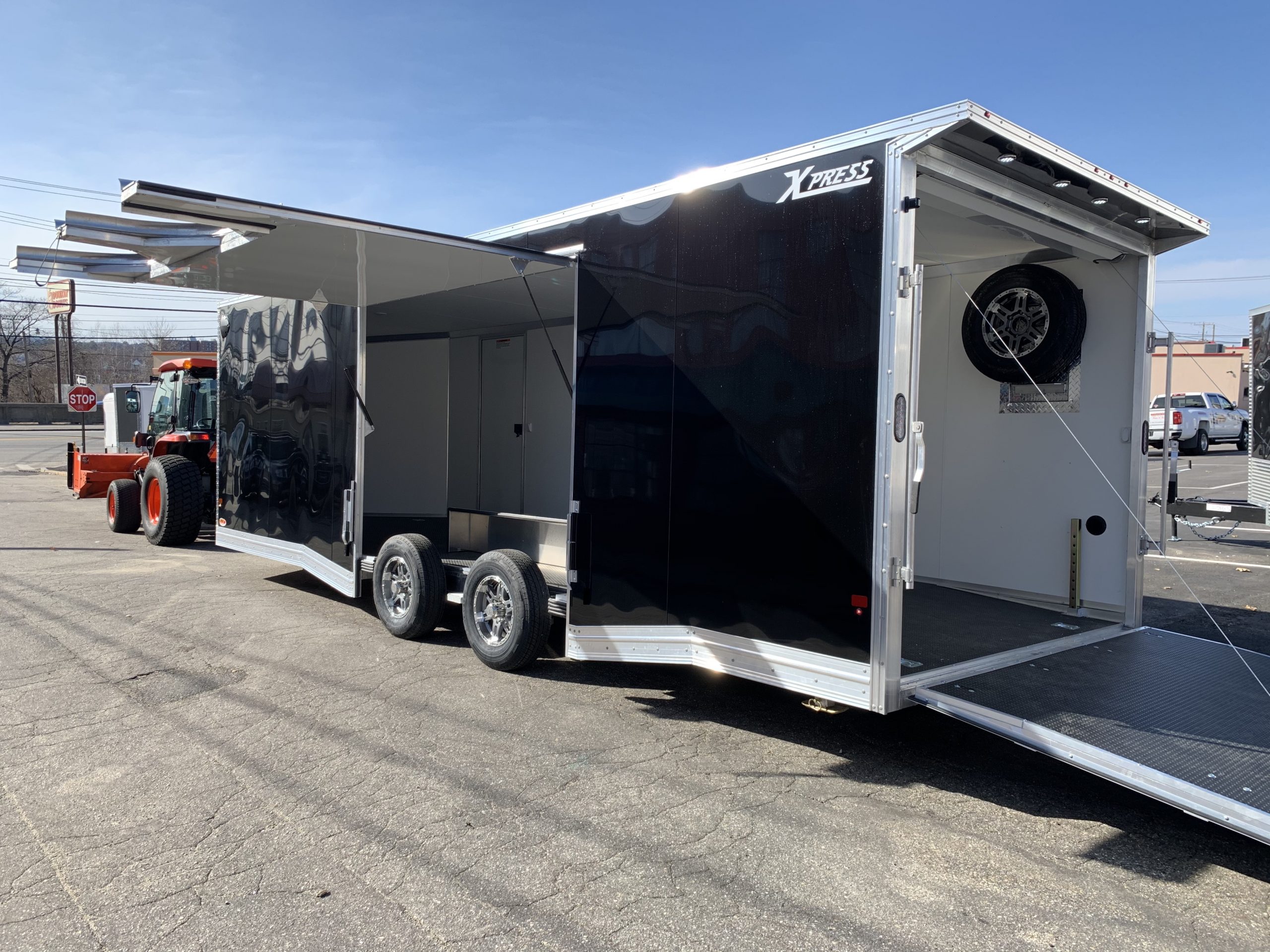 Enclosed Car Hauler Trailer 8.5'x24′ Tapered V-Nose Black Ramp High Country  Aluminum