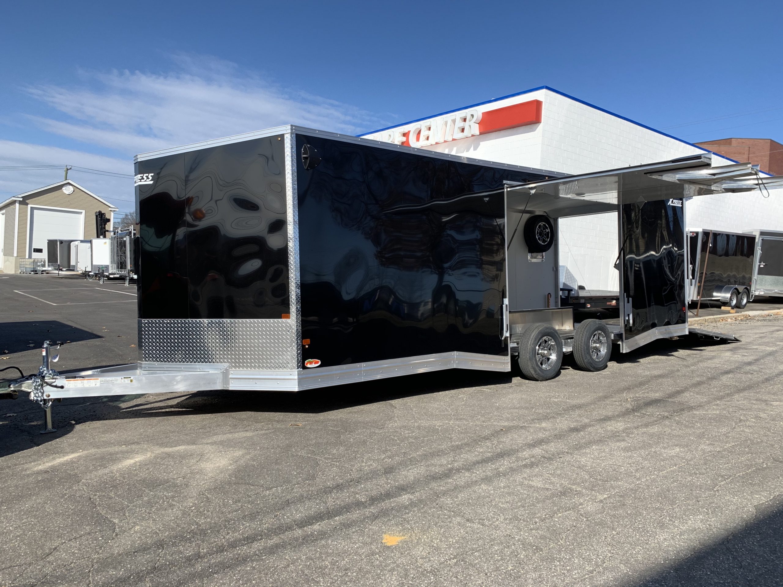 Enclosed Car Hauler Trailer 8.5'x24′ Tapered V-Nose Black Ramp High Country  Aluminum