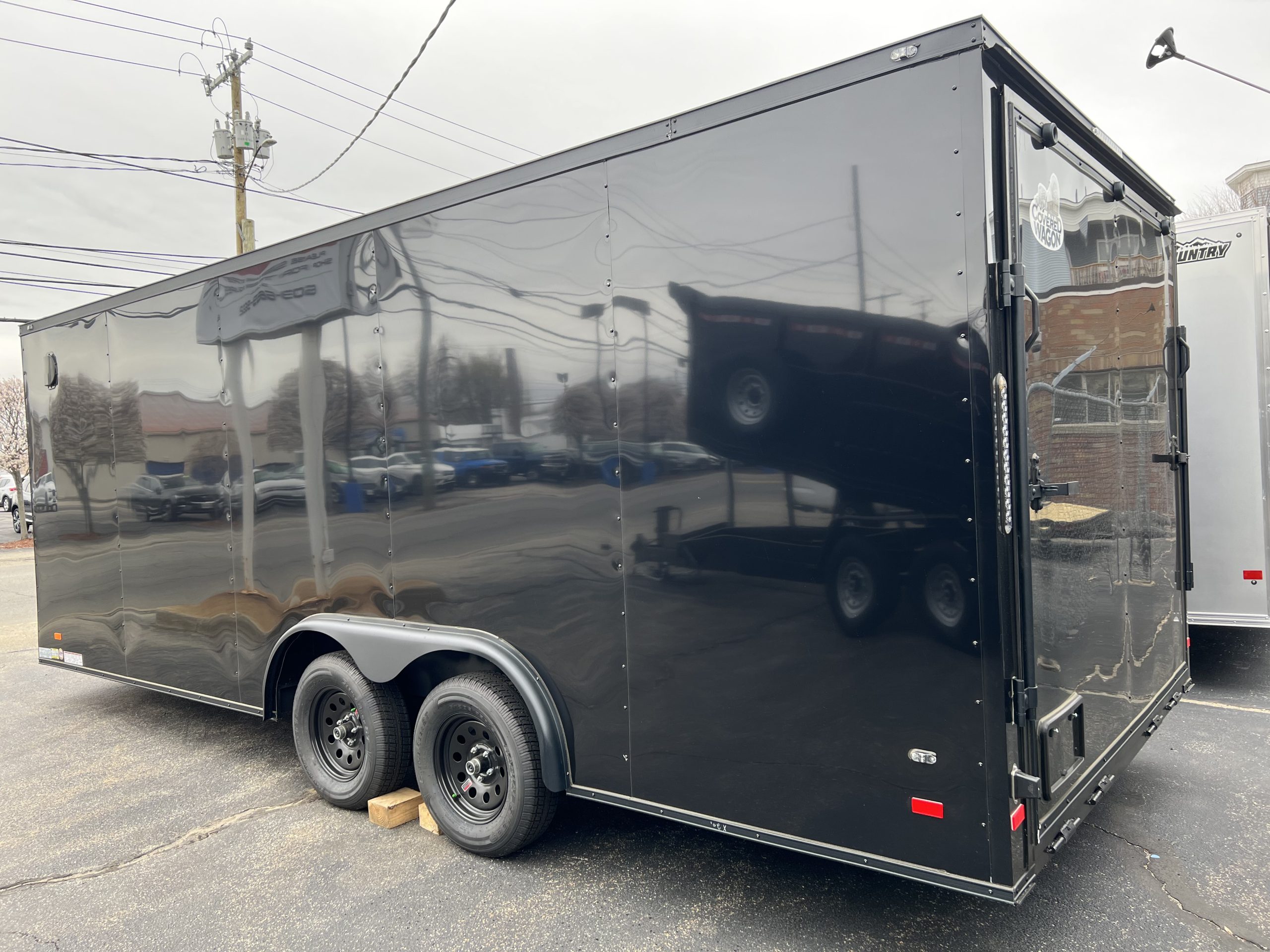 Enclosed Car Hauler Trailer 8.5’x20’+2’V BLACK OUT Covered Wagon 7k