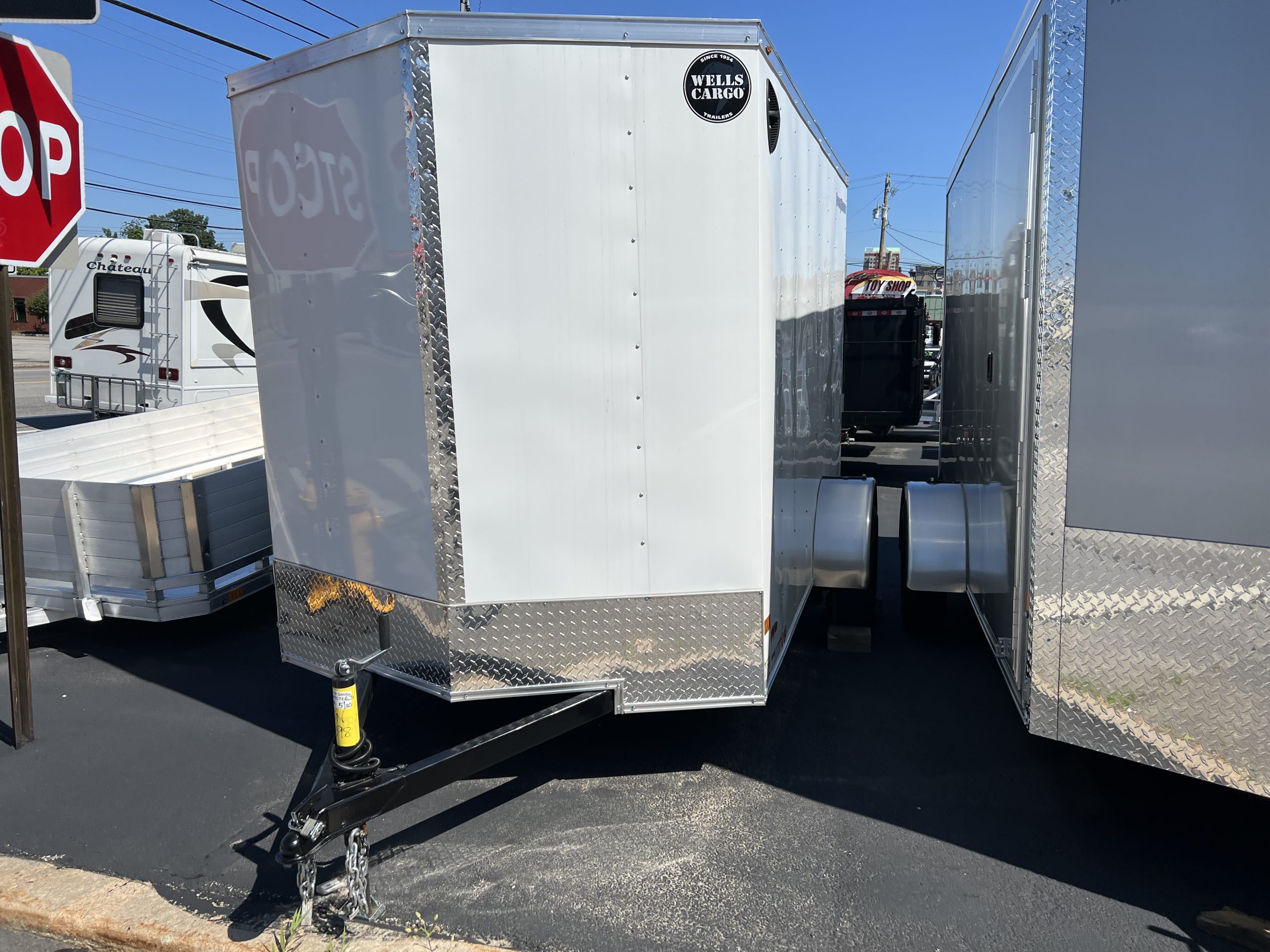 Enclosed Cargo Trailer 6’x10’+2’V WHITE RAMP Wells Cargo