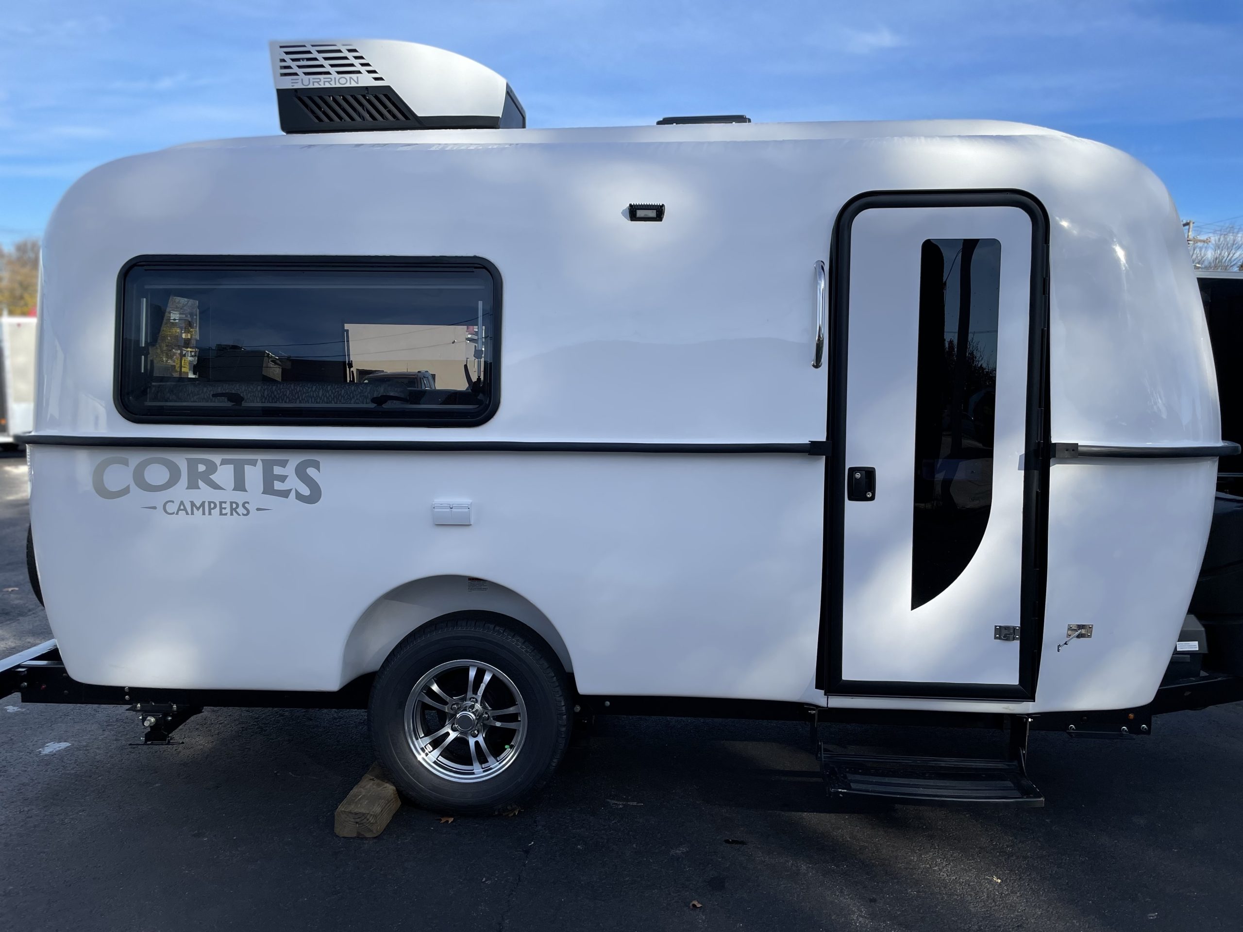 Cortes Campers 17' TRAVEL TRAILER - White