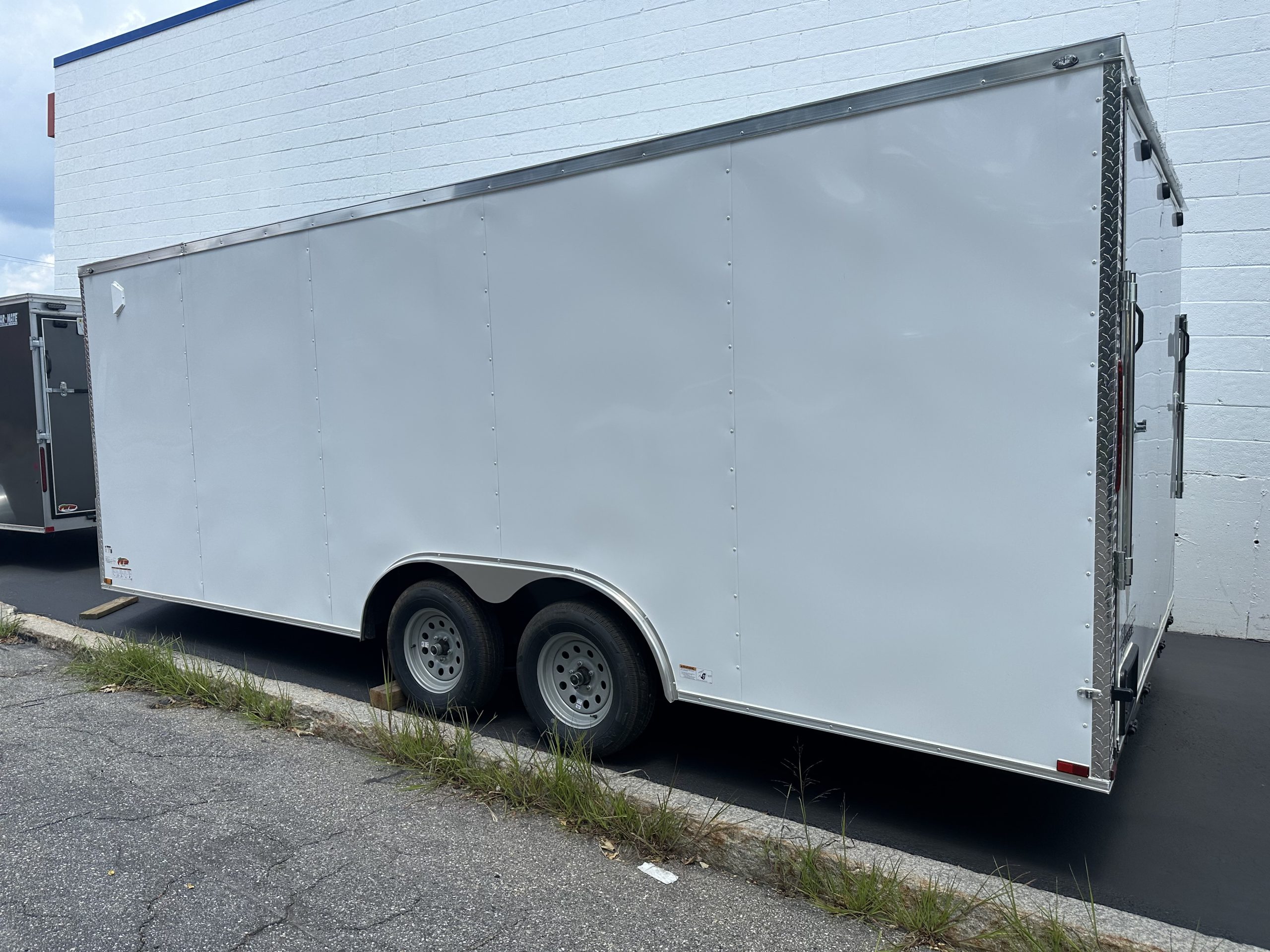 Best Enclosed Car Trailer 8.5'x20' 7k Ramp Door White